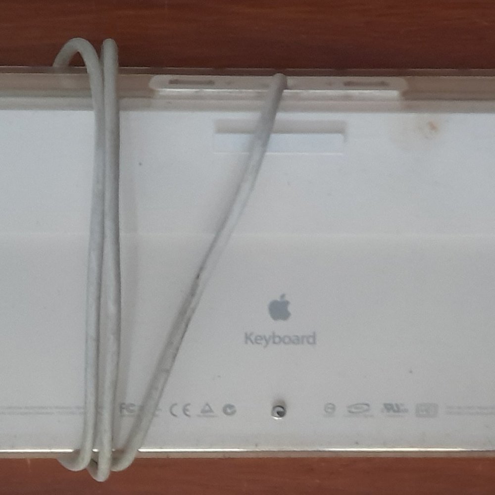 White USB keyboard A1048 by Apple - Picture 2 of 6